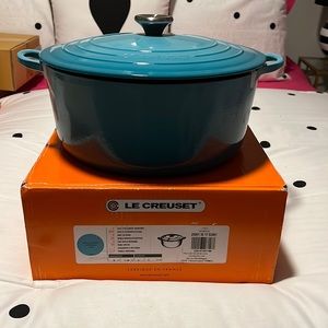 LeCreuset 9 Quart Round Dutch Oven